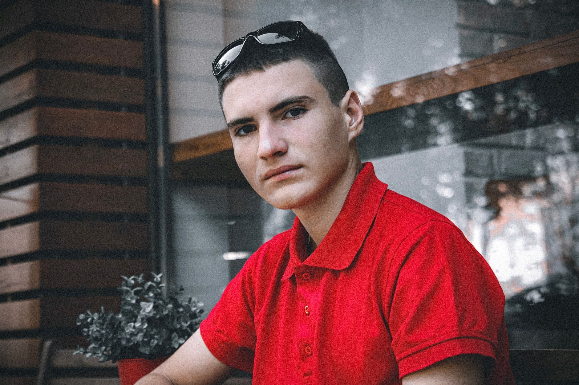 Jak zamachy na lotniska zmieniły architekturę terminali i standardy kontroli pasażerów na całym świecie